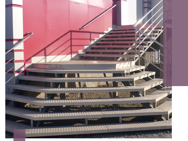 Лестницы для магазина в Лангепасе — изготовление и монтаж