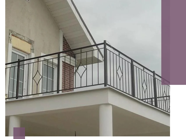 Изготовление балконных ограждений в Лангепасе из металла и стекла