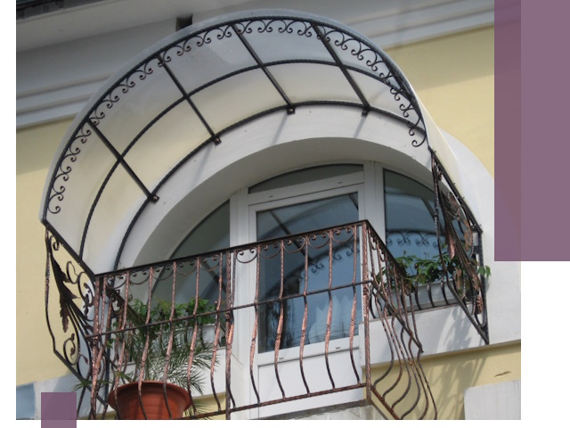 Козырьки над балконом в Лангепасе — изготовление и монтаж